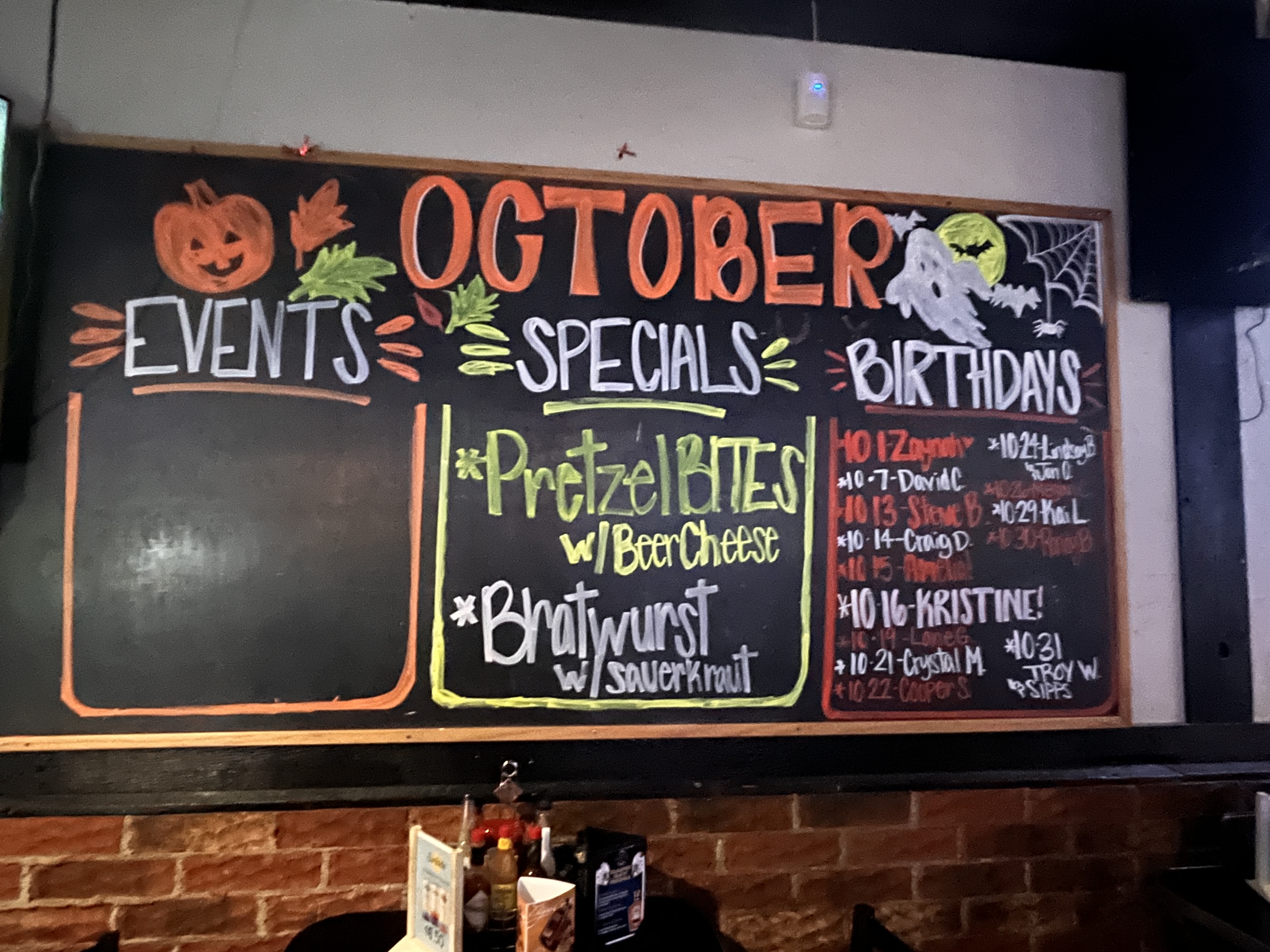 Inside Crawpappy’s